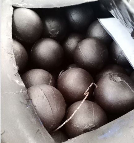 Valurautapallo sementin hiontaan