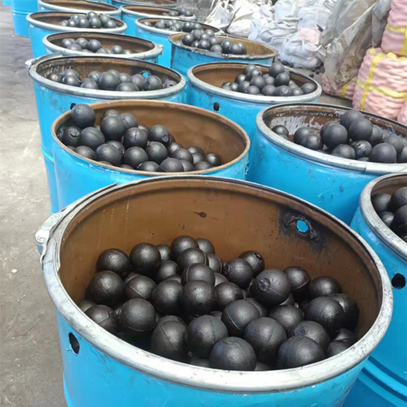 Hiontateräspallojen valu