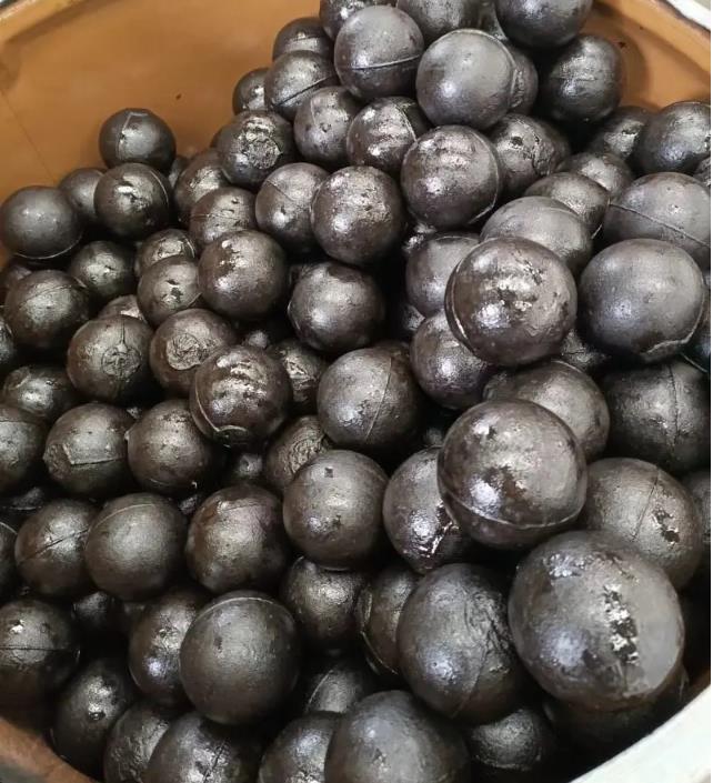 Metallipallon käyttö Use of metal ball