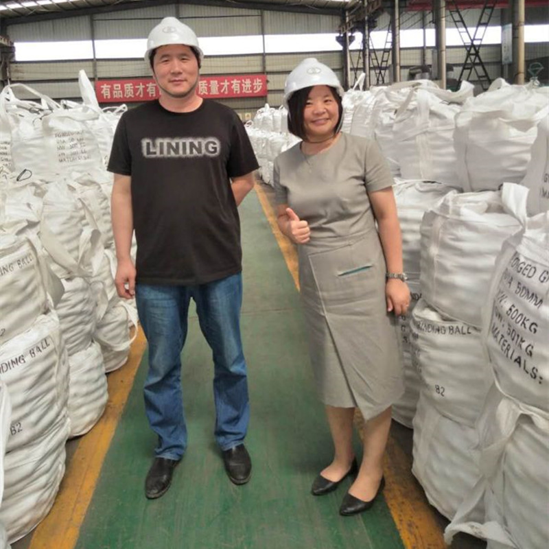 Taotut kuulamyllyt hiomaterässylinterit .jpg Forged Ball Mill Grinding Steel Cylpebs .jpg